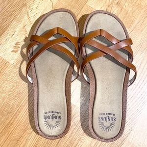 G.H. BASS & CO. • Tan Leather Crisscross Slide 6.5